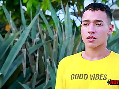 Novinho com bunda gostosa sendo fodido asian holi gay sex videos