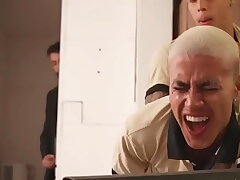 PEGUEI MEU COLEGA NO TRABALHO E MEU CHEFE VIU PELAS CAMERAS. SAFADO NÃO AGUENTOU E QUIS PARTICIPAR. - FREE gay sex porn asian videos