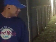 Parei o carro pra mijar, passou um novinho e pediu pra mama, depois me levou pra sua casa pra fuder enquanto a mulher dormy@ hot sex videos asian gay