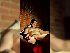 Joven hetero se masturba viendo porno Gay a icy luz de icy noche asian china gay uncle sex videos