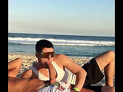 FODA NA PRAIA COM O VENDEDOR PAUZUDO - linktr.ee/marretaxx asian gay couple sex videos