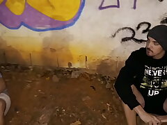 O MACHO CASADO FOI FUMA UMA ERVA NA PRAÇA E DEU TESÃO E ACABOU PEGANDO O MORADOR DE RUA E GANHANDO LEITADA NO RABO ( TESAER ) tamil asian gay sex videos