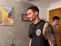 ME CONTRATARAM PRA DAR AULAS PARTICULARES MAS ACABEI COMENDO MEUS ALUNOS. free gay sex videos asian