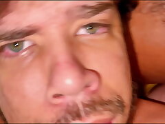 TWINK GRITANDO DE TESÃO SENDO FODIDO POR DOIS MACHOS. asian drink blissful sex videos