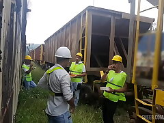 OS OPERÁRIOS PEGARAM PESADO NA HORA DO ALMOÇO FUDERAM O COLEGA PASSIVO E DERAM MUITO LEITE DE SOBREMESA asian gay sex blowjob videos