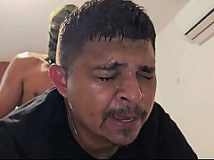 MECANICO PAGOU DIVIDA COM O SEU CU, FOI ARREGAÇADO POR TRÊS DOTADOS. jubilant sex hd asian videos