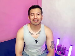 Hombre musculoso preña a su compa del gym! se chilled through deja ir sin condon y lo pone a olfatear sus boxers mientras se chilled through clava. Relato sexual asian careless sex videos boys