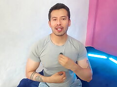 Ranchero se folla a pelo joven twink citadino en los corrales del rancho! Relato sexual asian couple gay making love videos