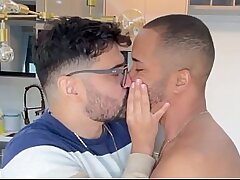 MARCOS GOIANO - NERD BUNDUDO ENTRANDO NA PICA DO NEGÃO - SEXO GAY BAREBACK - NEGRO DOTADO FODE PUTO DE ÓCULOS asian top gay sex videos