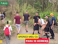 LEVEI 2 AMIGOS HÉTEROS PARA FODER MEU CU EM PÚBLICO, ONDE HOMENS COSTUMAM FAZER CAMINHADA. ENQUANTO CADA UM SE RESERVA PARA COMER MEU CU, UMA PLATEIA DE HOMENS OBSERVA E SE MASTURBAL. asian slave gay sex videos